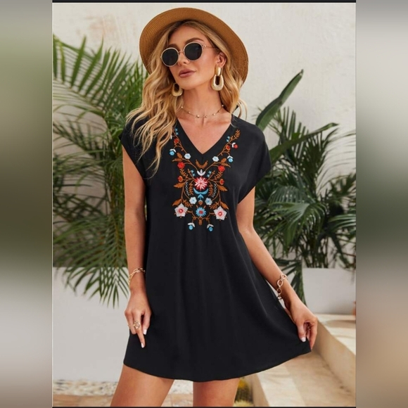 SHEIN Embroidered Black V-Neck Tunic Mini Dress Size Petite Small SP NWOT - Picture 1 of 17